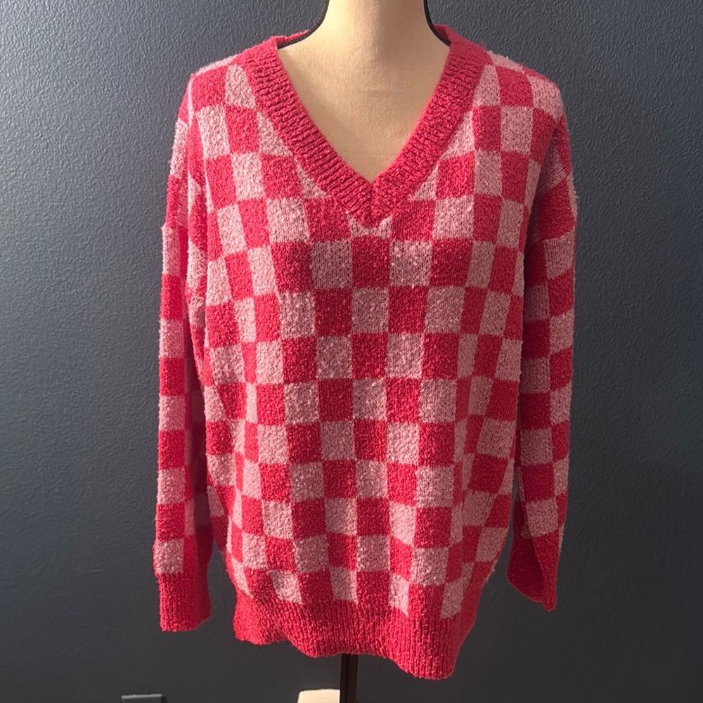 Checkered V-Neck Sweater - pink